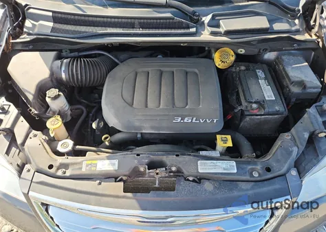 2016 Chrysler Town & Country Touring z USA, uszkodzony, nr VIN 2C4RC1BG5GR193552